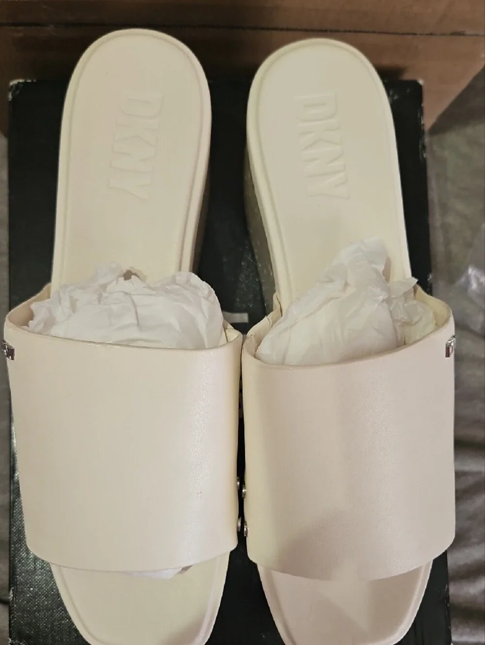Dkny sleek slide